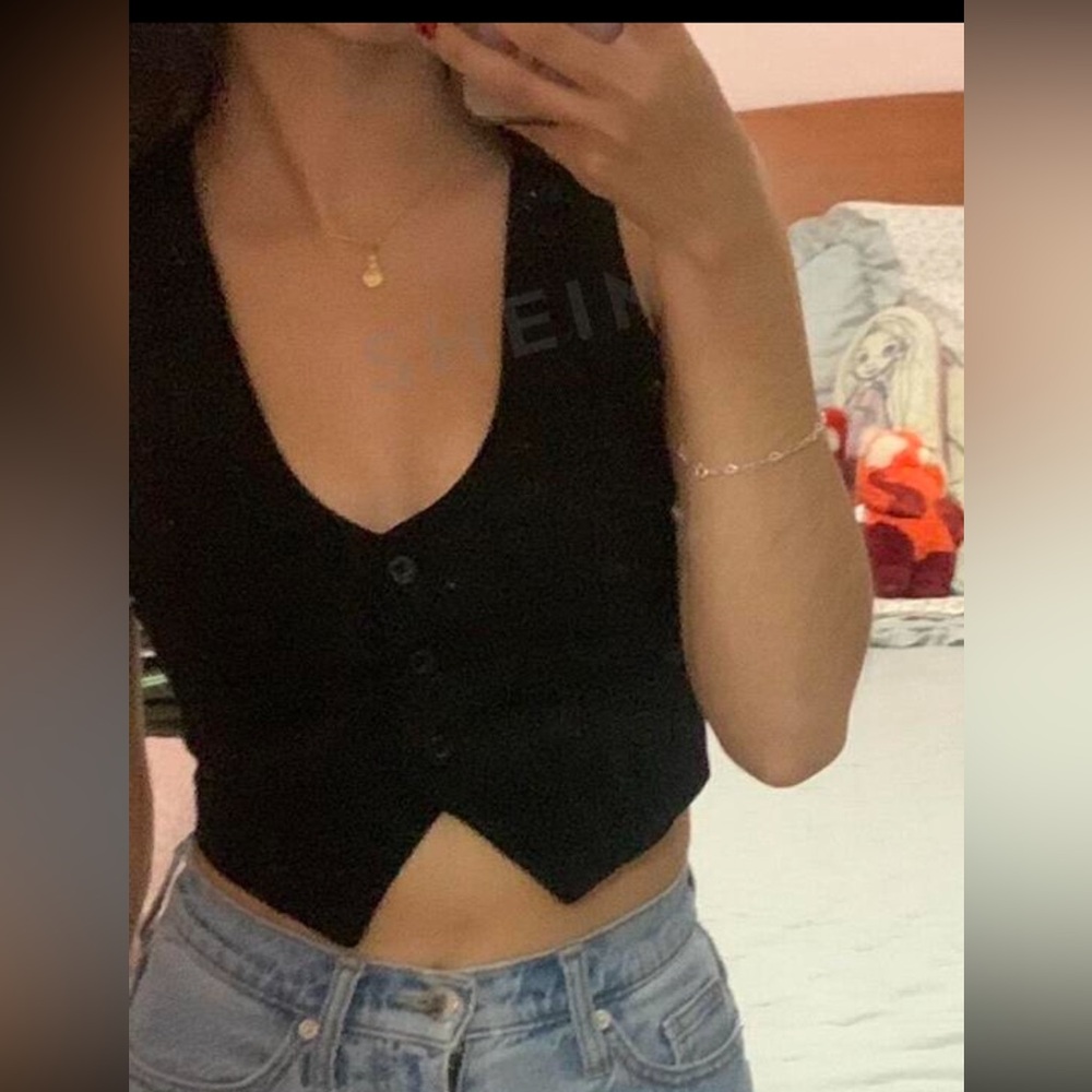 Cropped vest